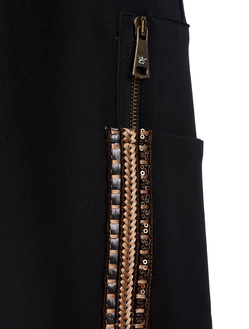 Save The Queen Pantaloni in crepe nero con dettagli di passamaneria Vendite stagionali