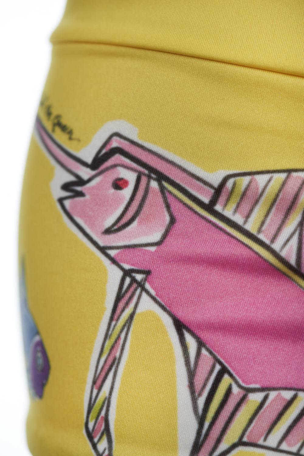 Save The Queen Shorts gialli con stampa pesci Solo un giorno rimasto