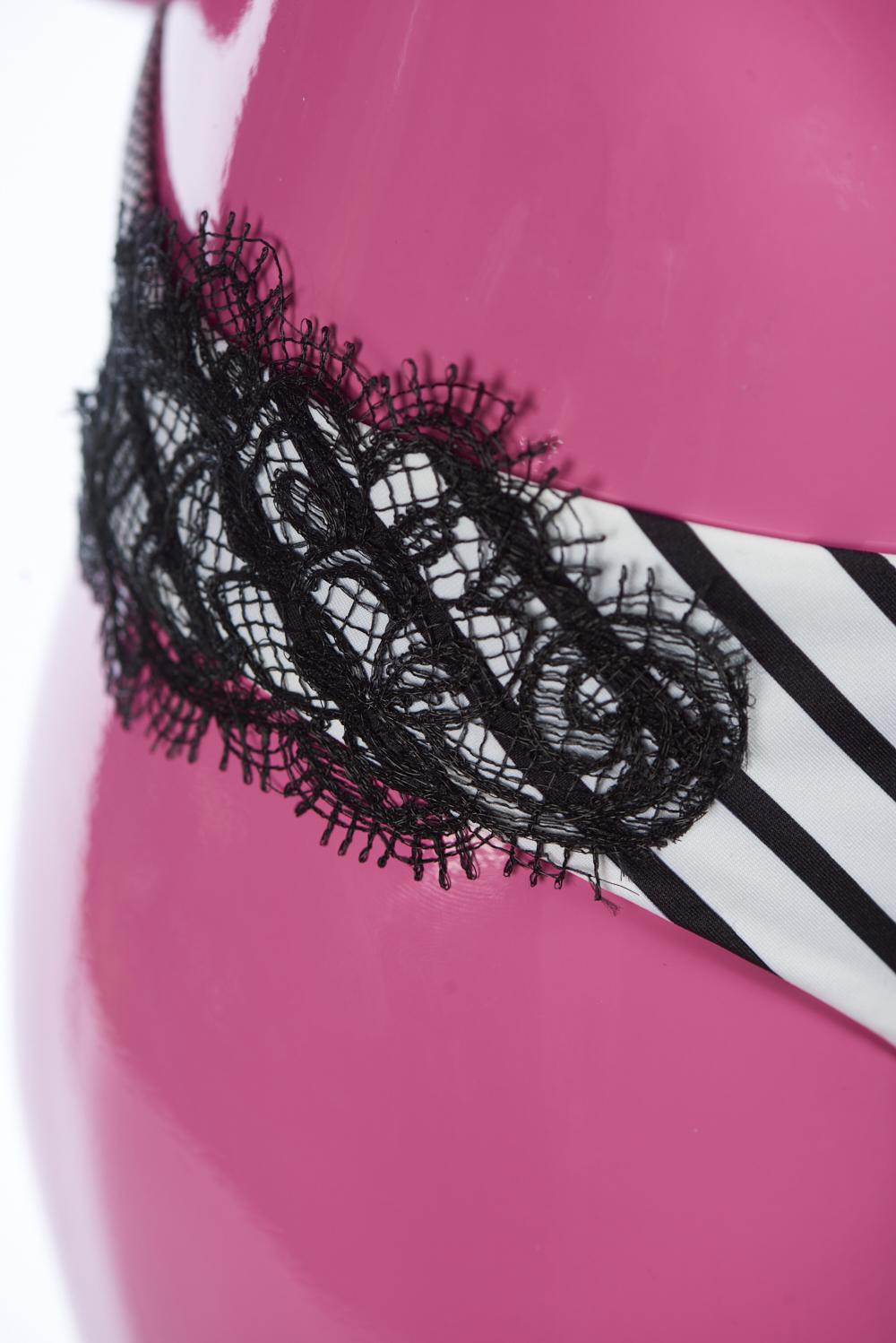 Save The Queen Bikini a triangolo bianco e nero con dettaglio in pizzo 2025