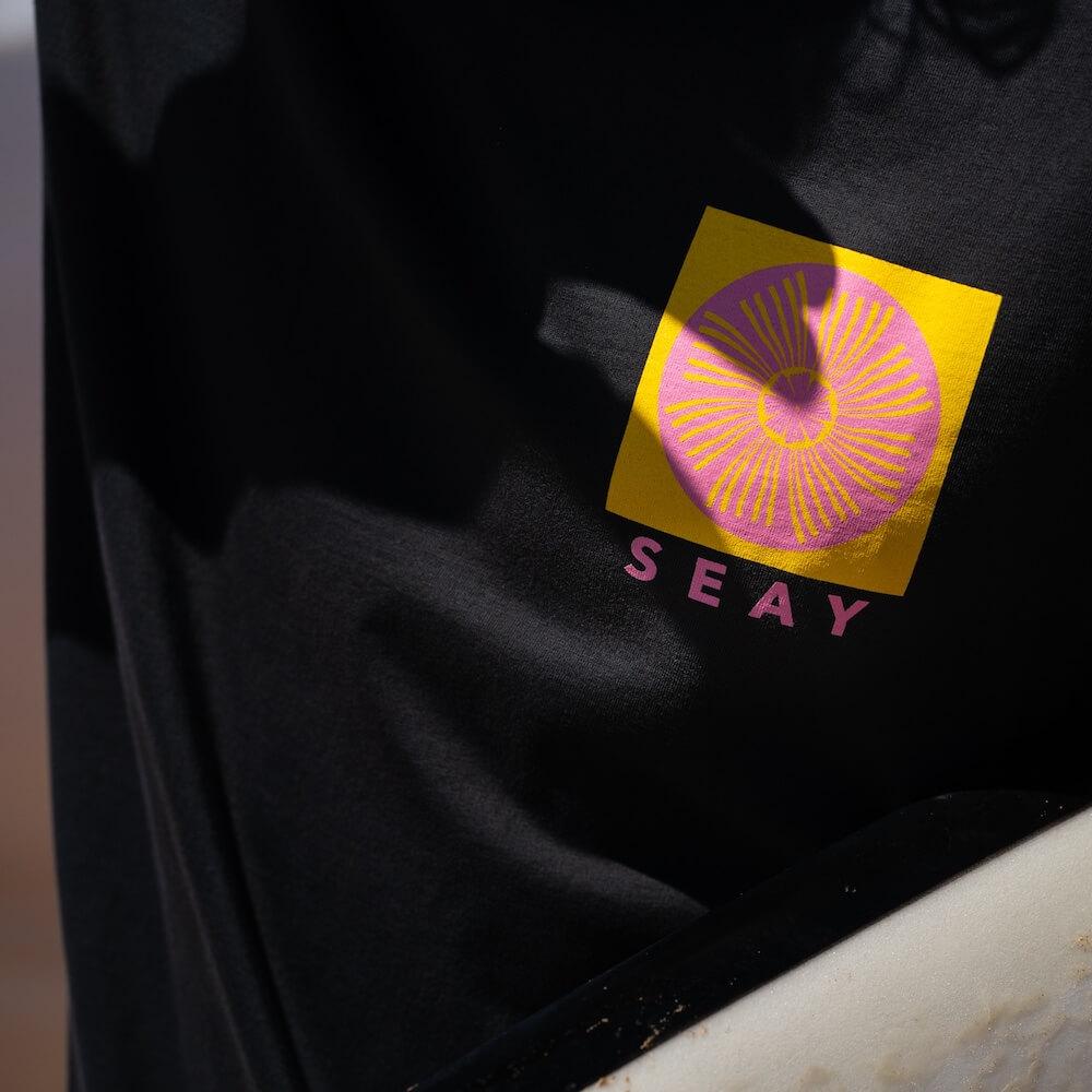 Seay / T-Shirt Nera Symbols Novità