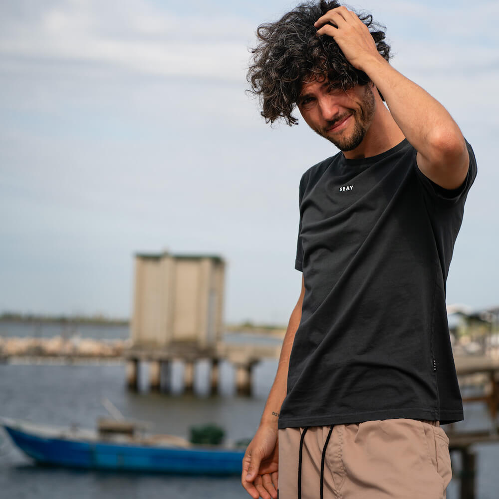 Seay / T-Shirt Nera Ikaika In Linea