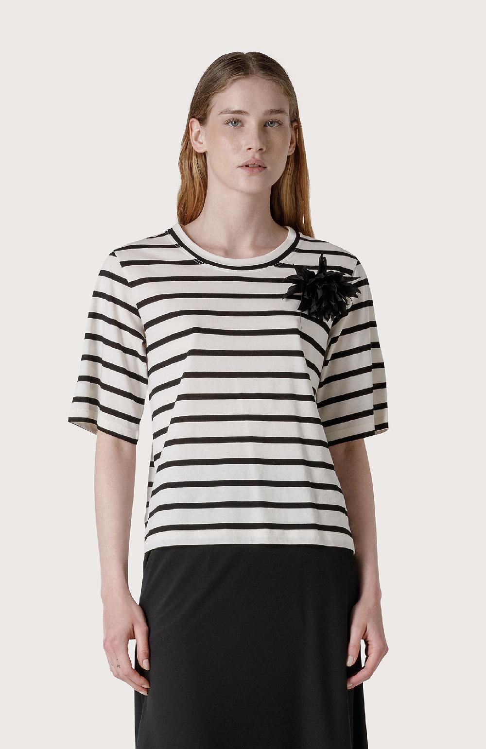 Seventy Maglia a righe con spilla floreale - Col. Nero In Vendita