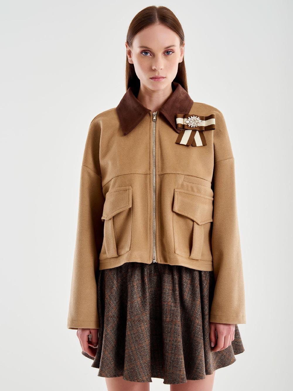 Vicolo Giacca Cropped con Spilla Gioiello Beige Hotsell