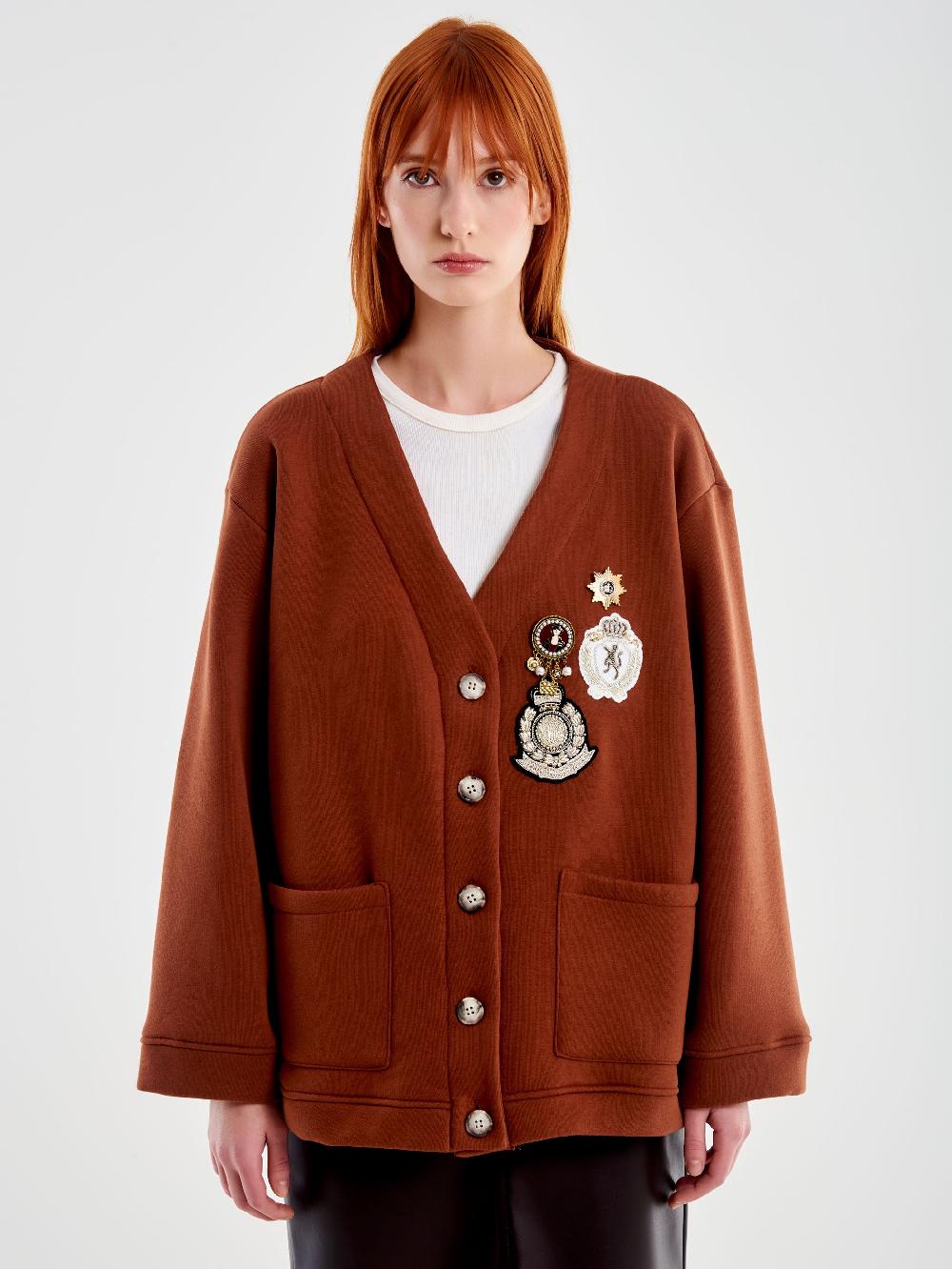 Vicolo Cardigan in Felpa con Patch e Spille Marrone Economico