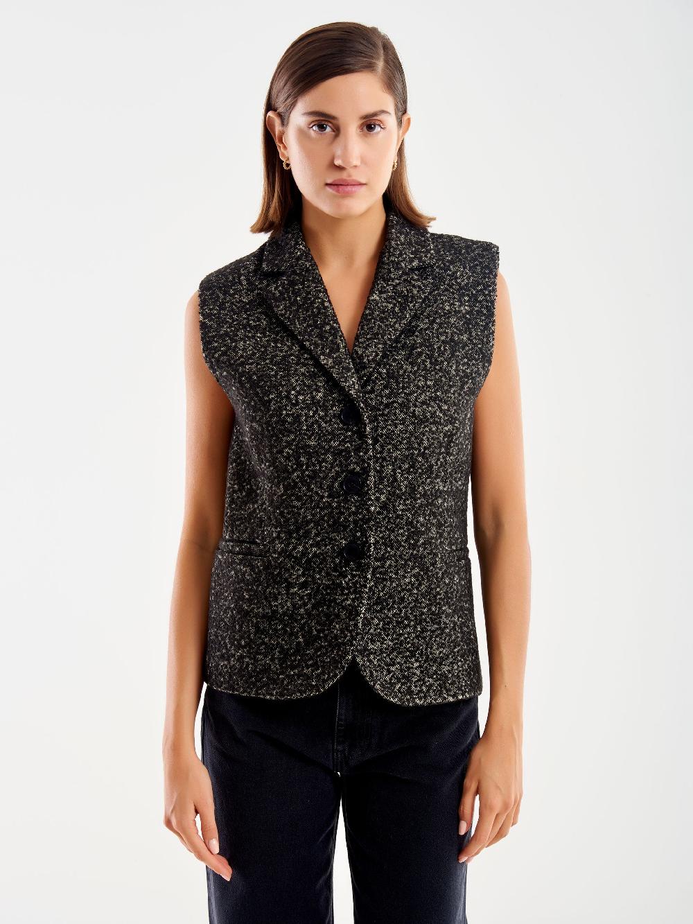 Vicolo Gilet Tre Bottoni – Vicolo Soddisfazione Garantita