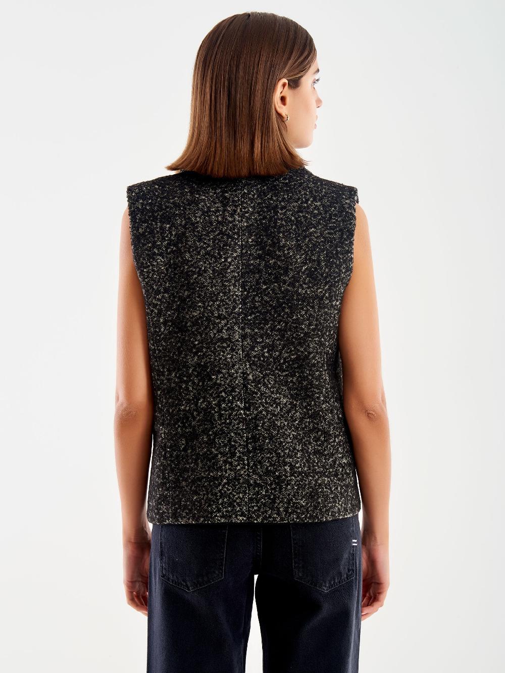 Vicolo Gilet Tre Bottoni – Vicolo Soddisfazione Garantita