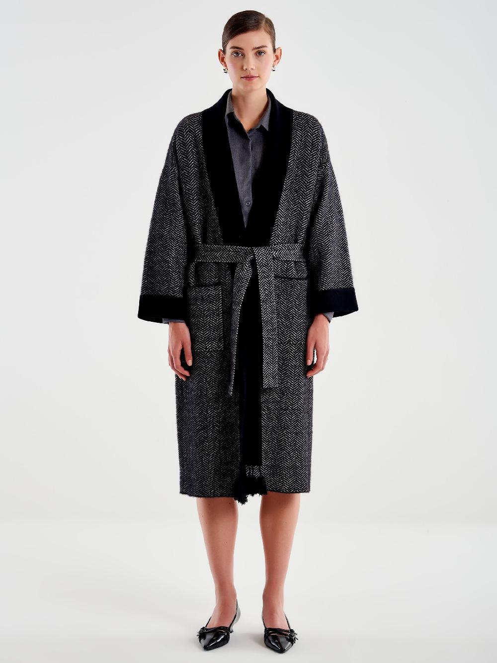Vicolo Cappotto con Nappe in Maglia Nero Saldi Di Fabbrica