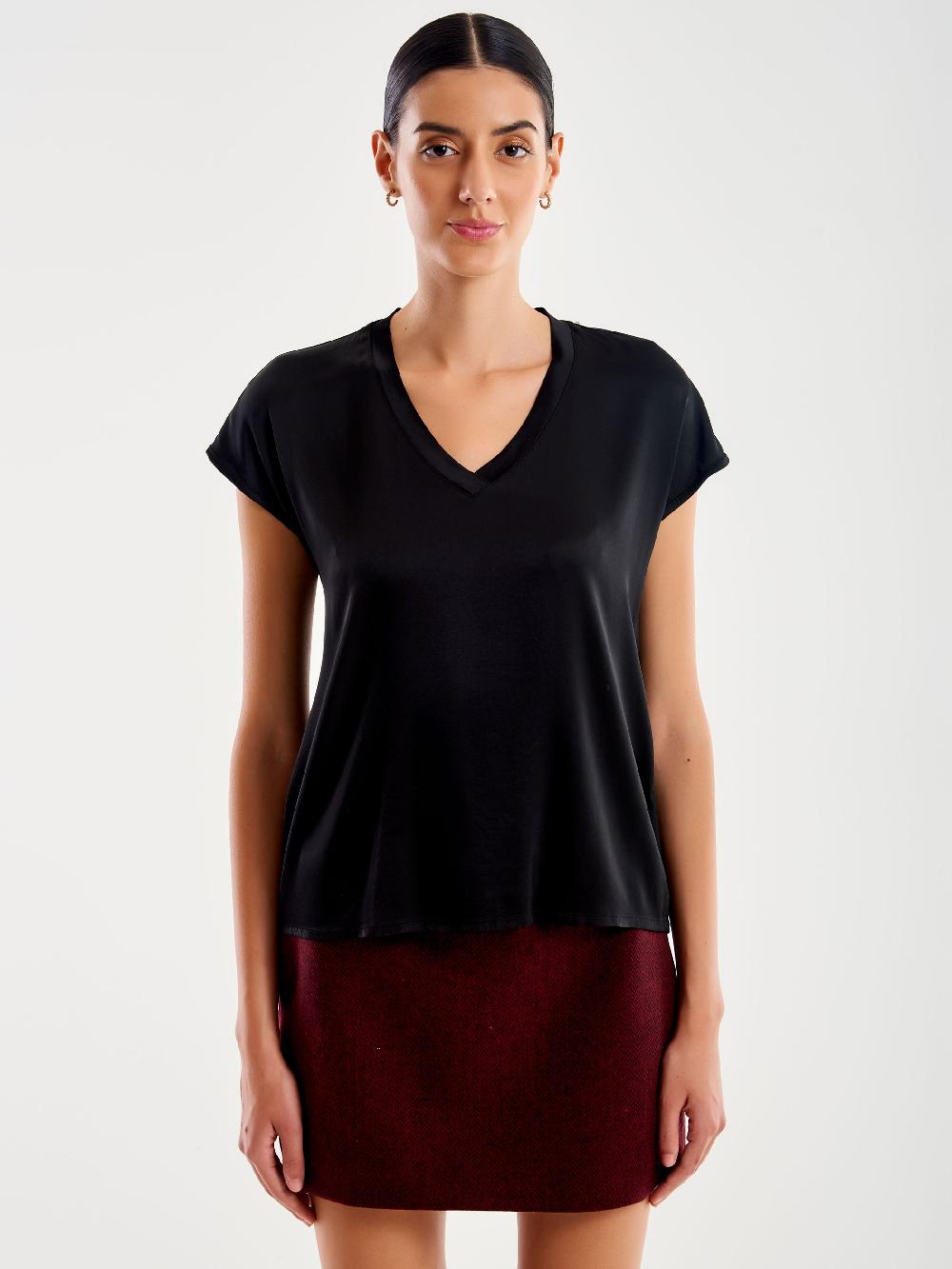 Vicolo T-shirt Effetto Satin Nero Pezzi Unici