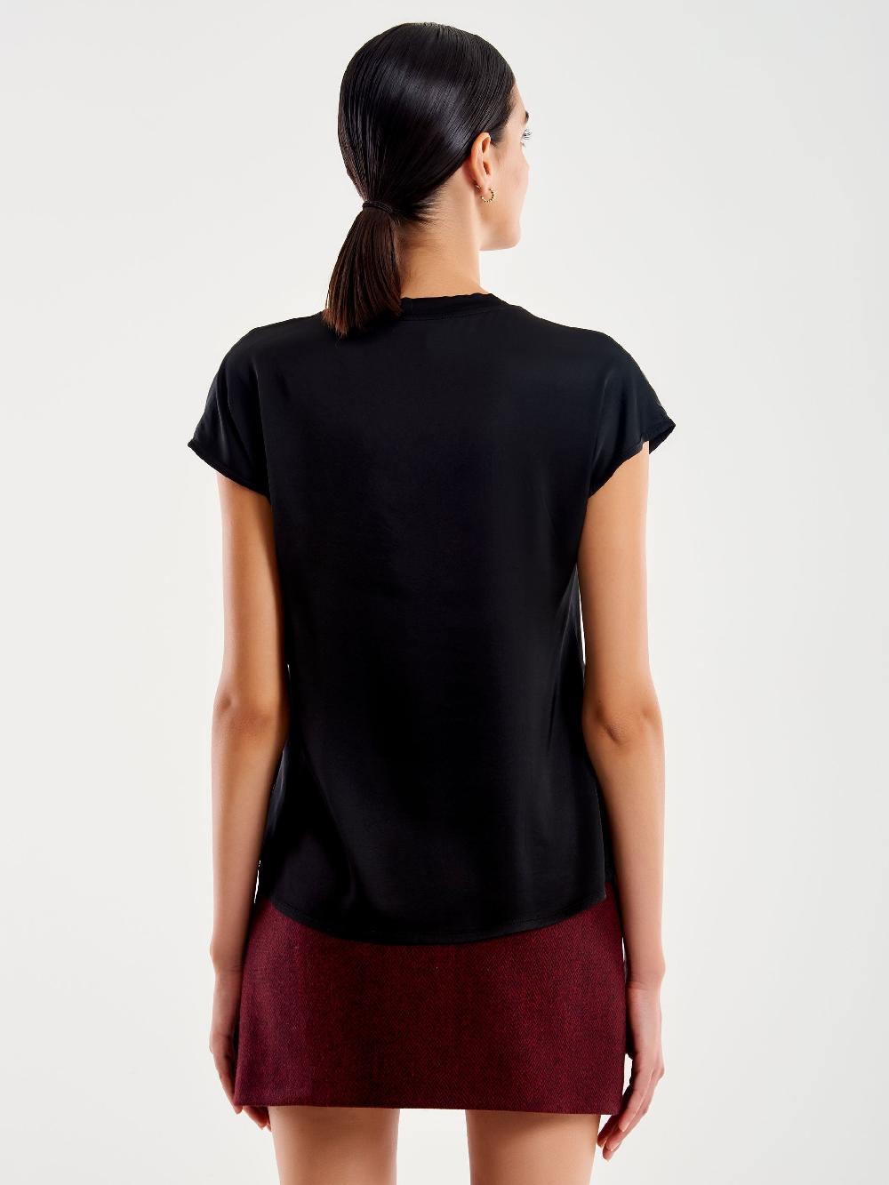 Vicolo T-shirt Effetto Satin Nero Pezzi Unici