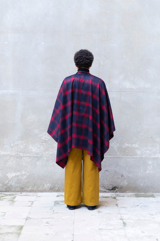 ﻿Zerobarracento Recycled Wool Midi Cape Vendita Economica