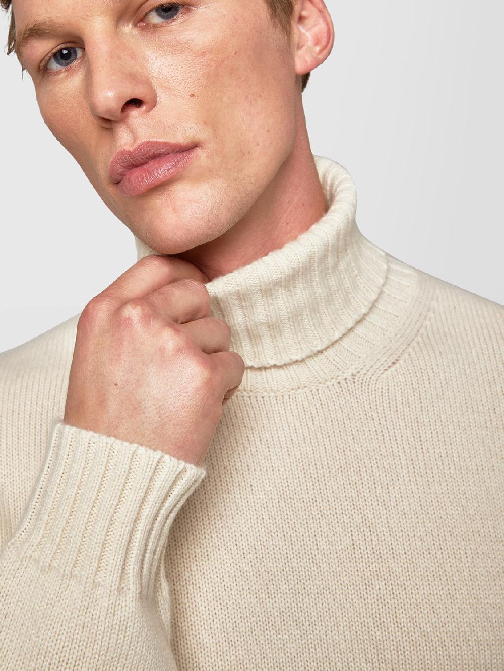 Alpha studio CICLISTA IN CASHMERE 2025